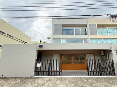 BH3631 ให้เช่าทาวน์โฮม 3 ชั้น Noble Cube พัฒนาการ | บ้านมุม ตกแต่