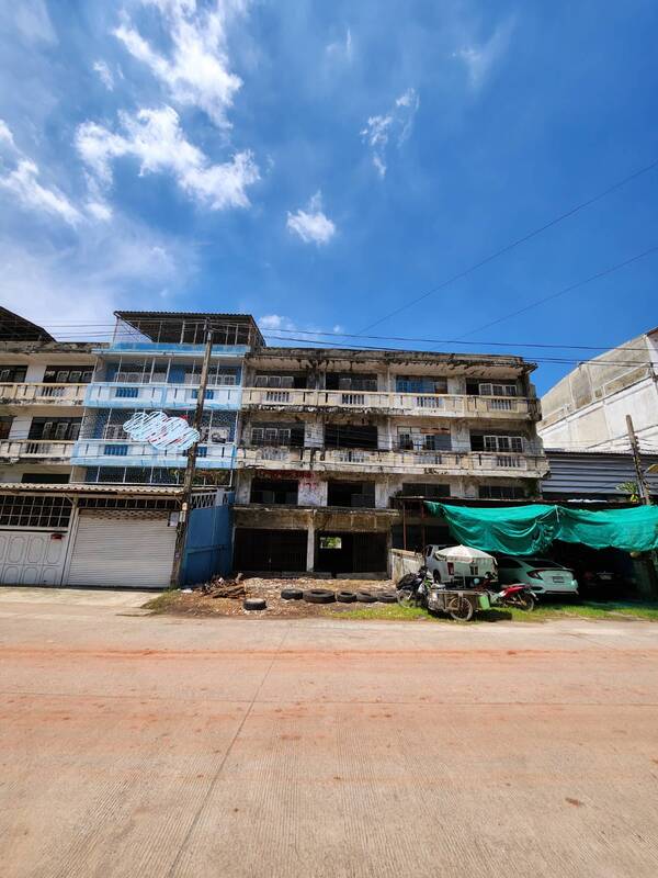 ขายที่ดินพร้อมสิ่งปลูกสร้างขนาด 154 ตร.ว. ซ.เอกชัย 94 ทำเลดี ใกล้ทางออกถนนกาญจนา เหมาะทำโกดังสินค้า โรงกลึง 
