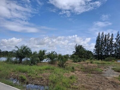  ที่ดินถมแล้ว ทำเลดี บรรยากาศธรรมชาติ ใกล้แหล่งน้ำ