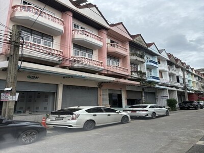 ให้เช่าอาคารพาณิชย์ 3 ชั้น 20 ตร.ว. 3 ห้องนอน ย่านเสรีไทย