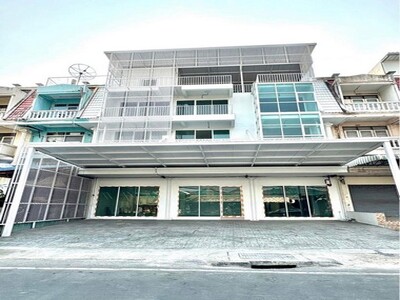 ให้เช่าอาคารพาณิชย์ 4.5 ชั้น 3 คูหา 952 ตร.ม. ซอยรามคำแหง