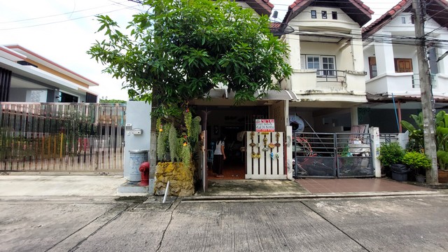 ขายด่วนหมู่บ้านเลิศอุบล ***เพียงแค่ 1.6 ล้าน*** ถนนพระยาสุเรนท์ ซอย 44 