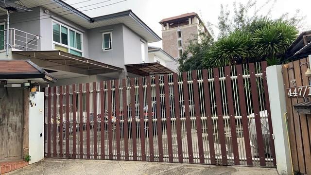 ขายบ้าน 2 ชั้น 184 ตร.ว ย่านทาวน์อินทาวน์ ต่อเติมโกดังข้างบ้านขนาด 200 ตรม. ใกล้เลียบด่วน