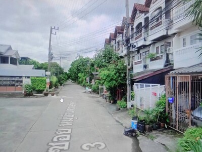 ทาวน์เฮ้าส์ 3ชั้น พื้นที่ 17 ตารางวา  ซอยวัดกู้ ใกล้รร.อัมพรไพศาล