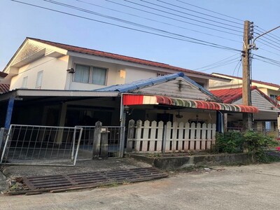 สัมผัสชีวิตใหม่ในใจกลางนครศรีธรรมราช บ้านแฝด 2 ชั้นเพียง 900,000  สัมผัสชีวิตใหม่ในใจกลางนครศรีธรรมราช บ้านแฝด 2 ชั้นเพียง 900,000