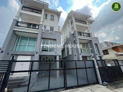 บ้านให้เช่า 2 หลังติดกัน  3.5 ชั้น แถวเอกมัย 12 บ้านให้เช่า 2 หลังติดกัน  3.5 ชั้น แถวเอกมัย 12