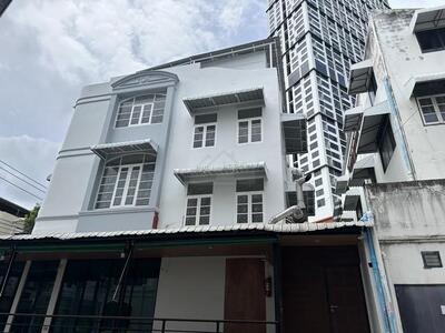 ขายโฮมออฟฟิศ 3 ชั้น 320 ตร.ม. ถนนพระราม 9 ซอย 11 หลังมุม ขายโฮมออฟฟิศ 3 ชั้น 320 ตร.ม. ถนนพระราม 9 ซอย 11 หลังมุม