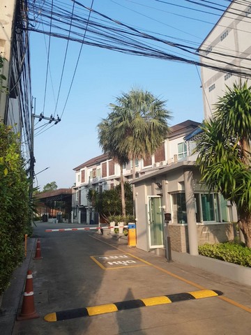 M6578ขายหรือให้เช่าทาวน์โฮม 3 ชั้น  หมู่บ้านธาราดี ติดถนนราชพฤกษ์  ใกล้วงเวียนพระราม5