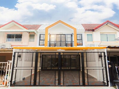 ขายทาวน์เฮ้าส์ 2 ชั้น 16 ตรว. รีโนเวทใหม่ ม.สวนทิพย์ คลองลำเจียก1