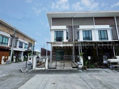ลดราคา ทาวน์โฮม โมดิ วิลล่า บางนา - ซอยเอแบค หลังมุม