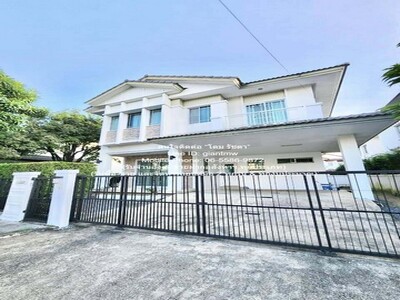 ให้เช่าบ้านเดี่ยว 2 ชั้น ในหมู่บ้าน ติดถนนกาญจนาภิเษก และใกล้สนาม