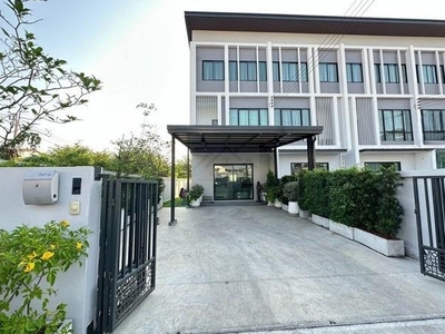 ให้เช่าโฮมออฟฟิศ 3 ชั้น ซอย สตรีวิทยา 2 ซอย 29 (โชคชัย 4 ซอย 72)