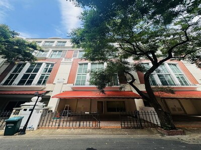 ให้เช่าทาวน์โฮม 4.5 ชั้น 4 นอน บ้านกลางกรุง ทองหล่อ ใกล้ BTS ทองห