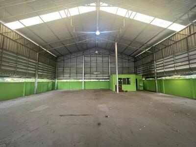 ให้เช่าโกดัง 408 ตรม. 1 ออฟฟิศ 1 ห้องน้ำ ซอยบางพลีนิเวศ ต.บางพลีใ