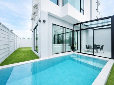 Pool Villa 3ชั้น ฟังก์ชันครบครัน  3-4นอน 4 น้ำ ARL ลาดกระบัง 900ม
