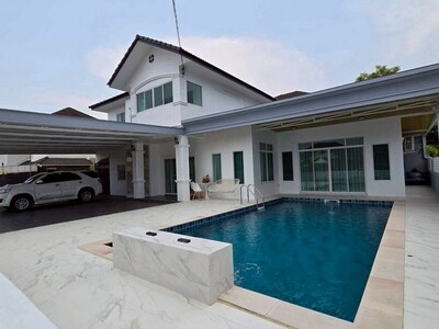 ให้เช่าพูลวิลล่า 2 ชั้น  แยกหลุยส์ สันกำแพง       