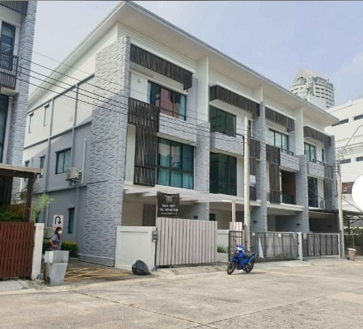 ให้เช่าและขายโฮมออฟฟิศ3ชั้น Plex บางนา ตกแต่งมีเฟอร์นิเจอร์บิวท์อิน พร้อมอยู่ 