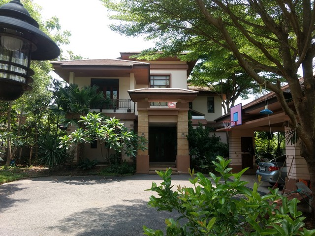ขายด่วนบ้านพร้อมที่ดิน ขนาดทีดิน 1 ไร่ ซอยวัดลาดปลาดุก อำเภอบางบัวทอง จังหวัด นนทบุรี