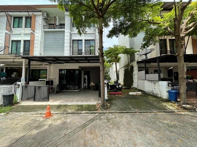 ให้เช่าทาวน์โฮม 3 ชั้น หลังมุม อารียา โมวา เกษตร-นวมินทร์ ถนนลาดปลาเค้า 