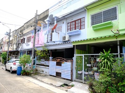 ขายทาวน์เฮ้าส์  ม.ณัฐกานต์ เพชรเกษม 112 ถูกมาก
