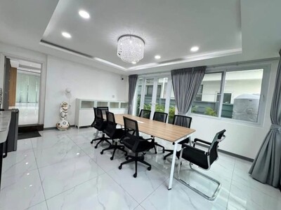 ให้เช่าโฮมออฟฟิสใกล้แยกรัชดา-เหม๋งจ่ายมี3ชั้น4นอน3น้ำแต่งสวยเฟอร์