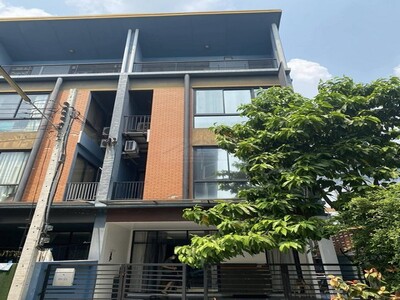 ให้เช่าทาวน์โฮม 3.5ชั้น หลังมุม 220 ตรม.ม.haus35 ติดทางด่วน ติดรถ
