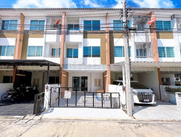 ทาวน์โฮม เดอะทรัสต์ ซิตี้ งามวงศ์วาน 25 ใกล้ สถานี รถไฟฟ้า สายสีม่วง