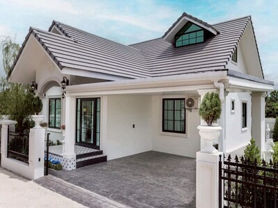 บ้านใหม่ สไตล์อังกฤษ สวนกว้าง บิ้วอินทั้งหลัง โซนน้ำแพร่ หางดง  บ้านใหม่ สไตล์อังกฤษ สวนกว้าง บิ้วอินทั้งหลัง โซนน้ำแพร่ หางดง