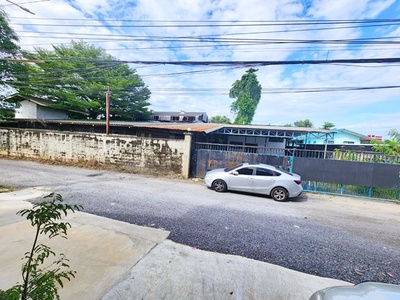 รร.บ้านเจียรดับ 1.3 กม. เข้าได้รถบรรทุกใหญ่ 40 ฟุต หนองจอก โกดัง2 รร.บ้านเจียรดับ 1.3 กม. เข้าได้รถบรรทุกใหญ่ 40 ฟุต หนองจอก โกดัง2