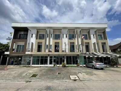 ให้เช่าทาวน์โฮม 3 ชั้นเ รีโนเวทใหม่ หมู่บ้านสัมมากร ซอยรามคำแหง11