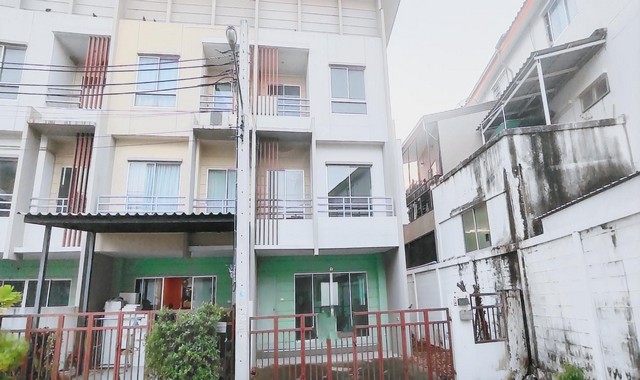 ขายทาวน์เฮ้าส์  หมู่บ้านเทมโปทาวน์ รัตนาธิเบศร์ - ไทรม้า นนทบุรี  (PKK03-04985)