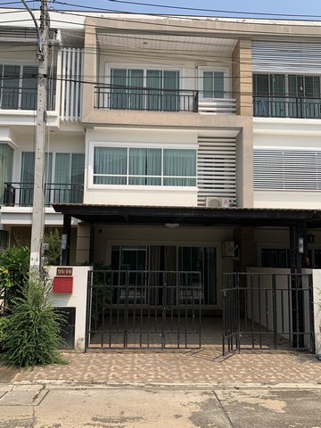 ขายทาวน์โฮม 3 ชั้น  สภาพดีเยี่ยม เฟอร์นิเจอร์ครบ ใกล้โรงแรมอิมพีเรียลพิษณุโลก โครงการโรยัลปาล์ม