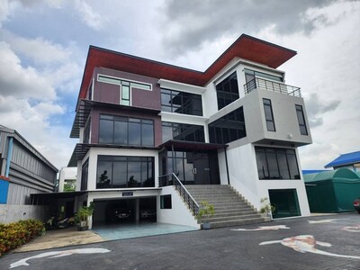 ขายอาคาร 4ชั้น 296 ตรว 995 ตรม. สุขาภิบาล5 จอดรถกว่า 20 คัน พร้อม