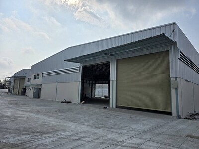 515 - 879 ตรม.  พื้นที่สีส้ม  ขอ รง.4 ได้  ทำเลสี่แยกพนัสนิคม จ.ช