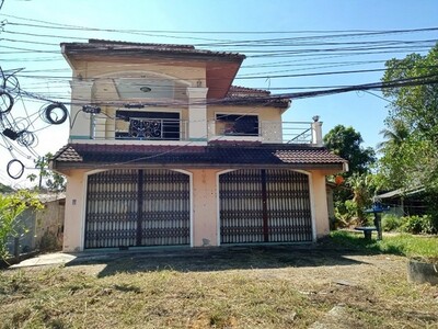 ขายบ้านพักอาศัยตึก 2 ชั้น ห่างจากสามเเยกวัดโคกยาง ประมาณ 5 เมตร  