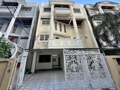 ให่เช่าทาวน์โฮม 4 ชั้น 300 ตร.ม. ย่านพญาไท สามเสนใน ใกล้ BTS อารี