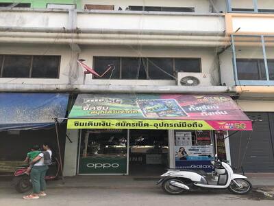 ขายด่วน!! อาคารพานิชย์ 1 คูหา 3ชั้นครึ่ง  