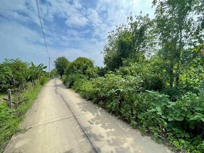 ที่ดินสวย เนื้อที่เกือบไร่ ทำเลดี บรรยากาศดี เงียบ เป็นส่วนตัว หา