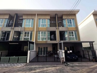 ขาย ทาวน์เฮ้าส์ เบล็สทาวน์ ศรีนครินทร์-หนามแดง สมุทรปราการ