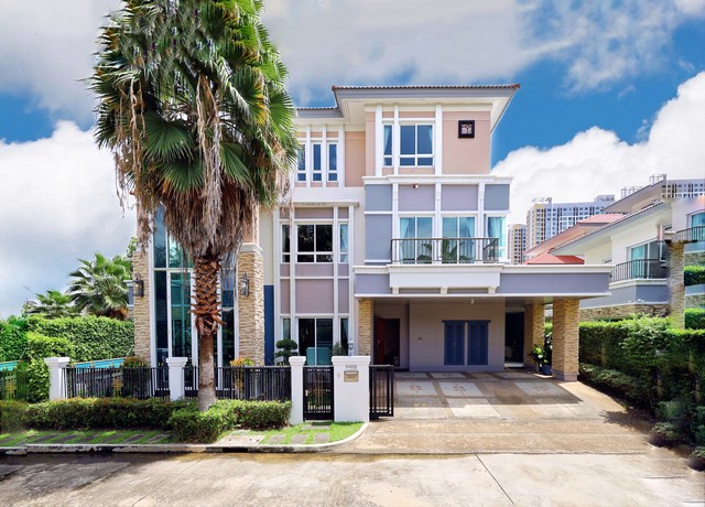 บ้าน  แกรนด์บางกอก บูเลอวาร์ด สาทร 96 ตร.ว. 0 Ngan 0 Rai 5 Bedroom 6 Bathroom 27900000 THAI BAHT ราคานี้ต้องรีบจอง กรุงเทพ