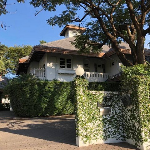 ให้เช่าบ้าน 399 ตรว. 555 ตรม. 5 นอน  Lake Side Villa1 บางนา กม.5 ท่ามกลางสวนสีเขียว ริมทะเลสาบ