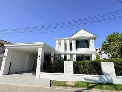 บ้าน 2 ชั้น สไตล์โมเดิร์นคลาสสิค บรรยากาศเงียบสงบ เดินทางสะดวก สุ