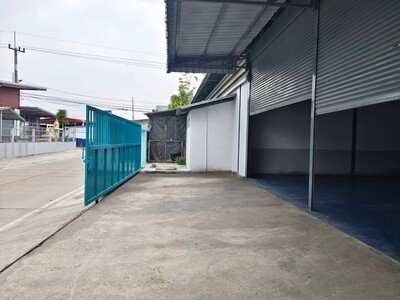 ให้เช่าโกดังบ้านบึงชลบุรี เนื้อที่ภายใน 144 ตรม. 