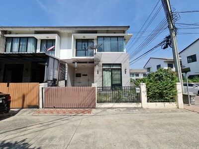 ทาวน์เฮ้าส์ 2 ชั้น เดอะวิลล่า บางบัวทอง นนทบุรี 