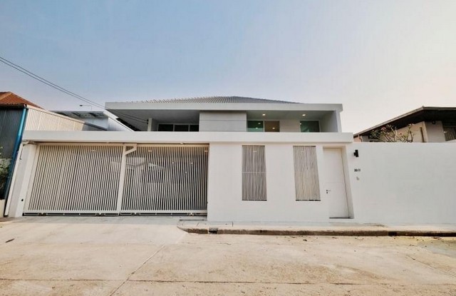 ขายบ้านเดี่ยว 2ชั้น ซอยปรีดีย์42 สุขุมวิท71 พร้อมสระว่ายน้ำ เนื้อที่79ตรว 