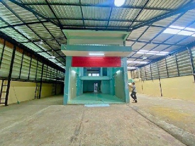 รร.สวนกุหลาบ สระบุรี 1.7 กม.โรบินสัน .อาคาร 3 ชั้น โกดัง .400 ตร.