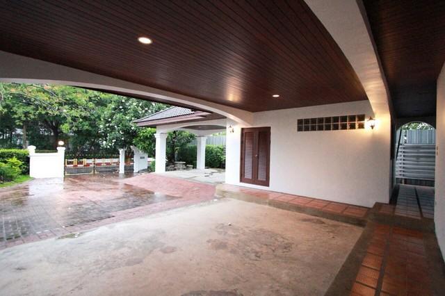 ให้เช่าบ้านเดี่ยว 2ชั้น  หมู่บ้านเลคไซด์วิลล่า2 ถนนบางนา กม.7 4 ห้องนอน 4 ห้องน้ำ ตกแต่งพร้อมอยู่
