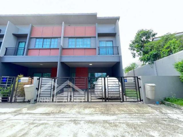 ขายบ้านหัวมุม หลังสุดท้าย ม.สิริ เพลส ราชพฤกษ์ - รัตนาธิเบศร์ พื้นที่ 33.5 ตรว 4นอน 2น้ำ ใกล้เซ็นทรัลเวสเกตต์