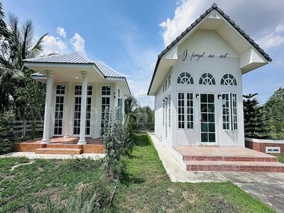 ลดราคา บ้านเดี่ยว พร้อมที่ดิน 200 ตร.วา อ.เลาขวัญ สุพรรณบุรี 