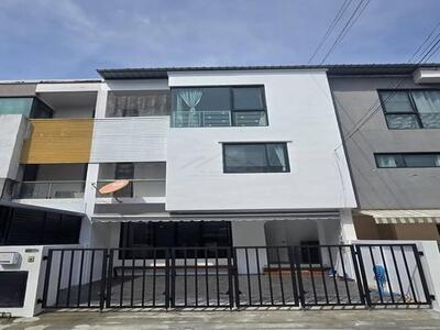 ให้เช่าทาวน์โฮม 3 ชั้น สารินวิซ สุขุมวิท107 แบริ่ง22 ใกล้ BTS แบร ให้เช่าทาวน์โฮม 3 ชั้น สารินวิซ สุขุมวิท107 แบริ่ง22 ใกล้ BTS แบร
